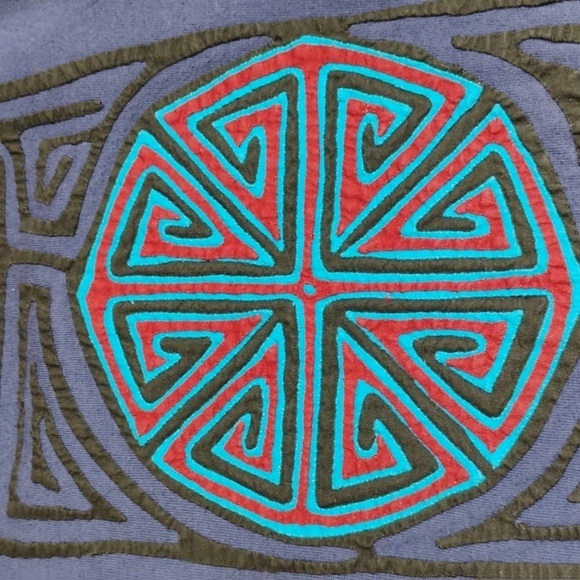 Vintage Galapago mola quilted top - Picture 13 of 16